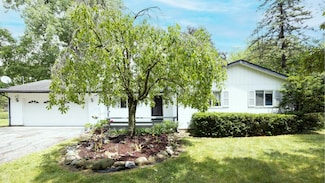 10087 Margaret Dr, Pinckney, MI 48169