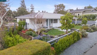 38 Hillcrest Dr, Orinda, CA 94563