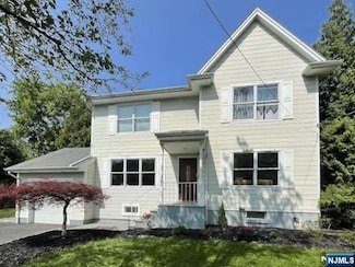 19 Rivervale Rd, Park Ridge, NJ 07656