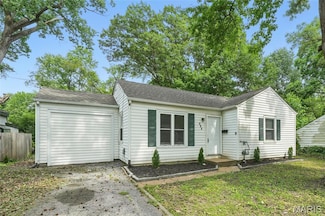 260 S Hartnett Ave, Saint Louis, MO 63135