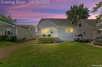 125 Tecumseh St, Clawson, MI 48017