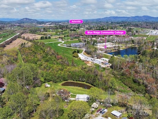 520 Loop Rd, Hendersonville, NC 28792