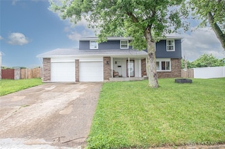 5570 Olive Tree Dr, Dayton, OH 45426