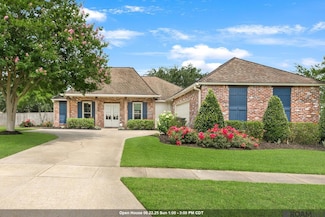 8272 Oakley Dr, Zachary, LA 70791