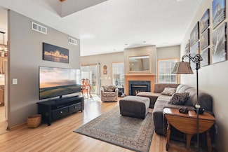1511 Yorkshire Ln, Shakopee, MN 55379