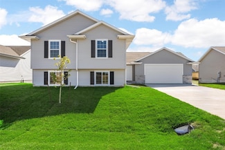 842 Indigo Dr, Palo, IA 52324
