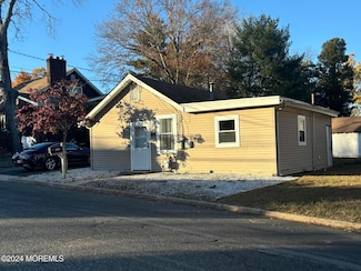 1656 Whittier Ave, Toms River, NJ 08753