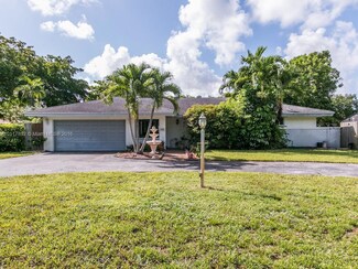 616 E Country Club Cir, Plantation, FL 33317