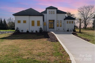 8306 Rolling Fields Rd, Charlotte, NC 28227