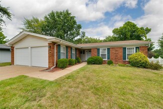837 Coach Light Ln, Hazelwood, MO 63042