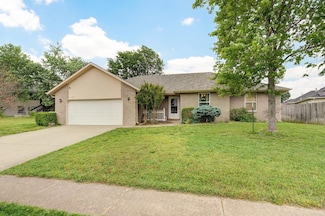 413 W Chestnut Rd, Nixa, MO 65714
