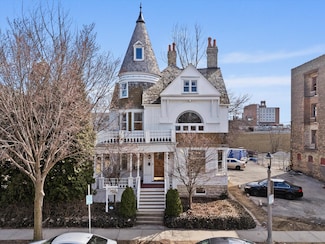 2619 W State St, Milwaukee, WI 53233