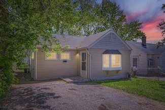 327 Fairlawn Dr, Round Lake Park, IL 60073