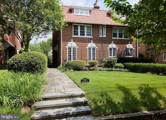 3407 Fessenden St NW, Washington, DC 20008