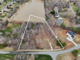 5576 Friendship Glen Dr, Browns Summit, NC 27214