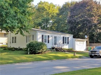 1105 65th St, Windsor Heights, IA 50324