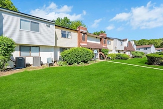 237 Pointe Cir N, Coram, NY 11727