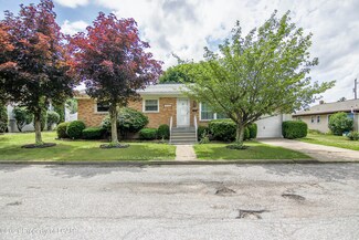 1008 Perry Ct, Hazleton, PA 18201