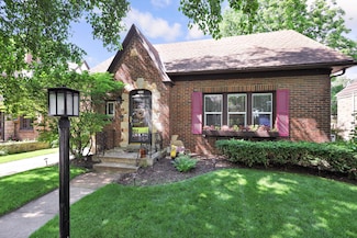 1518 Torrison Dr, Manitowoc, WI 54220