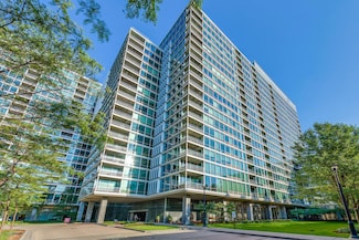 9715 Woods Dr Unit 602, Skokie, IL 60077