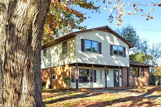 568 Viking Dr, Newport News, VA 23602