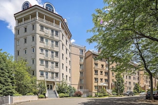 205 Shearwater Ct W Unit 11, Jersey City, NJ 07305