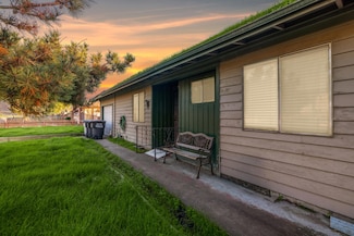 1223 W Riggin Ave, Visalia, CA 93291