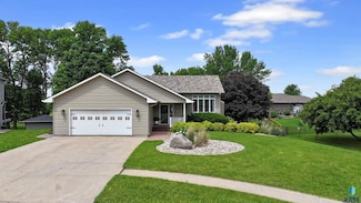 704 Fairway Cir, Dell Rapids, SD 57022