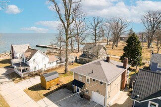 22 Oakwood Ave, Huron, OH 44839