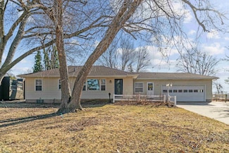 3412 Midway Dr, Waterloo, IA 50701