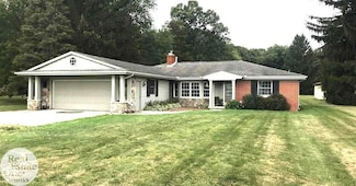 9404 N River Rd, Algonac, MI 48001