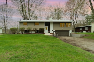 1983 E Penrod St, Midland, MI 48640