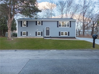 2 Sandalwood Ct, Coventry, RI 02816