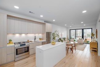 2209 S 1st St Unit 211, Austin, TX 78704