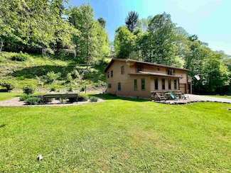206 Roads End Rd, Montrose, WV 26283