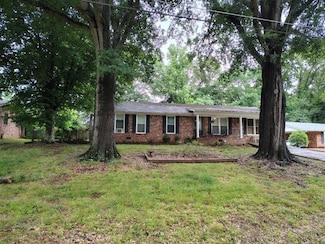 561 Desha Dr, Jackson, TN 38301