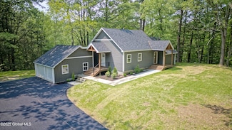 17 Meadowdale Rd, Altamont, NY 12009