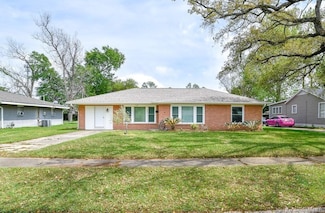 239 Arlington Dr, Lake Charles, LA 70605