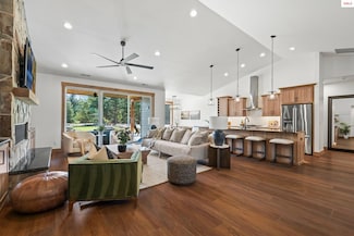 201 Osprey Ln, Sandpoint, ID 83864