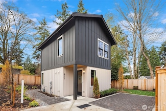 817 18th Ave W, Kirkland, WA 98033