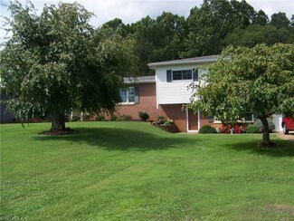 115 Woodland Dr, Newport, OH 45768