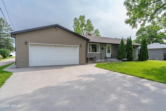 115 7th Ave S, Crookston, MN 56716