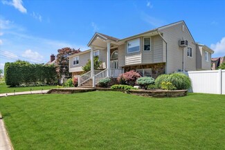 2080 Beech St, Wantagh, NY 11793