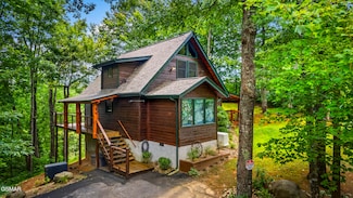 514 Deer Path Ln, Gatlinburg, TN 37738