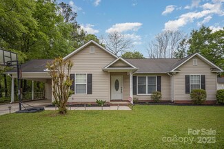 124 Woodside Ln, Lancaster, SC 29720