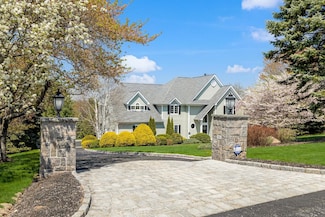 62 Watergate Dr, Amawalk, NY 10501