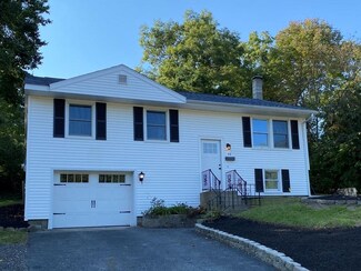 35 Marion Dr, Whitinsville, MA 01588