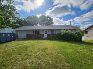4502 NW Scenic Dr, Peoria, IL 61615