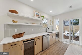 2435 E Dauphin St, Philadelphia, PA 19125