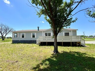 300 Coal St, Carbon, TX 76435